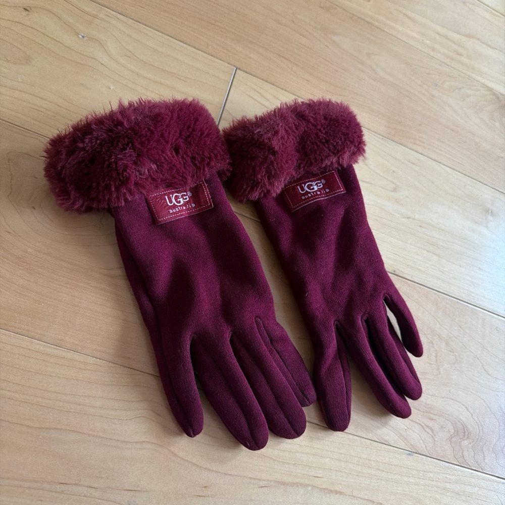UGG Women's Burgundy Faux Fur Cuff Gloves